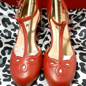 Journee Collection Red Parley Pumps